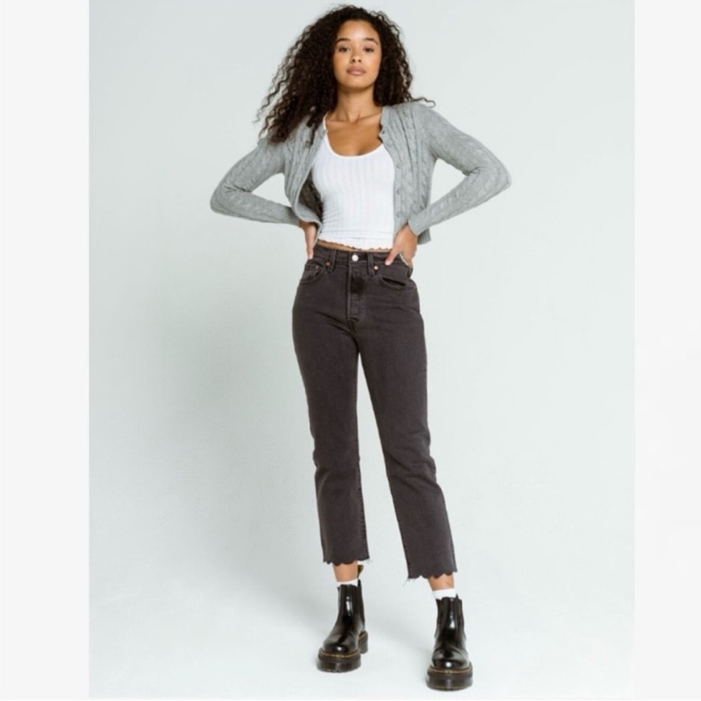 Levi’s 501 Black Scallop Hem Jeans size 28